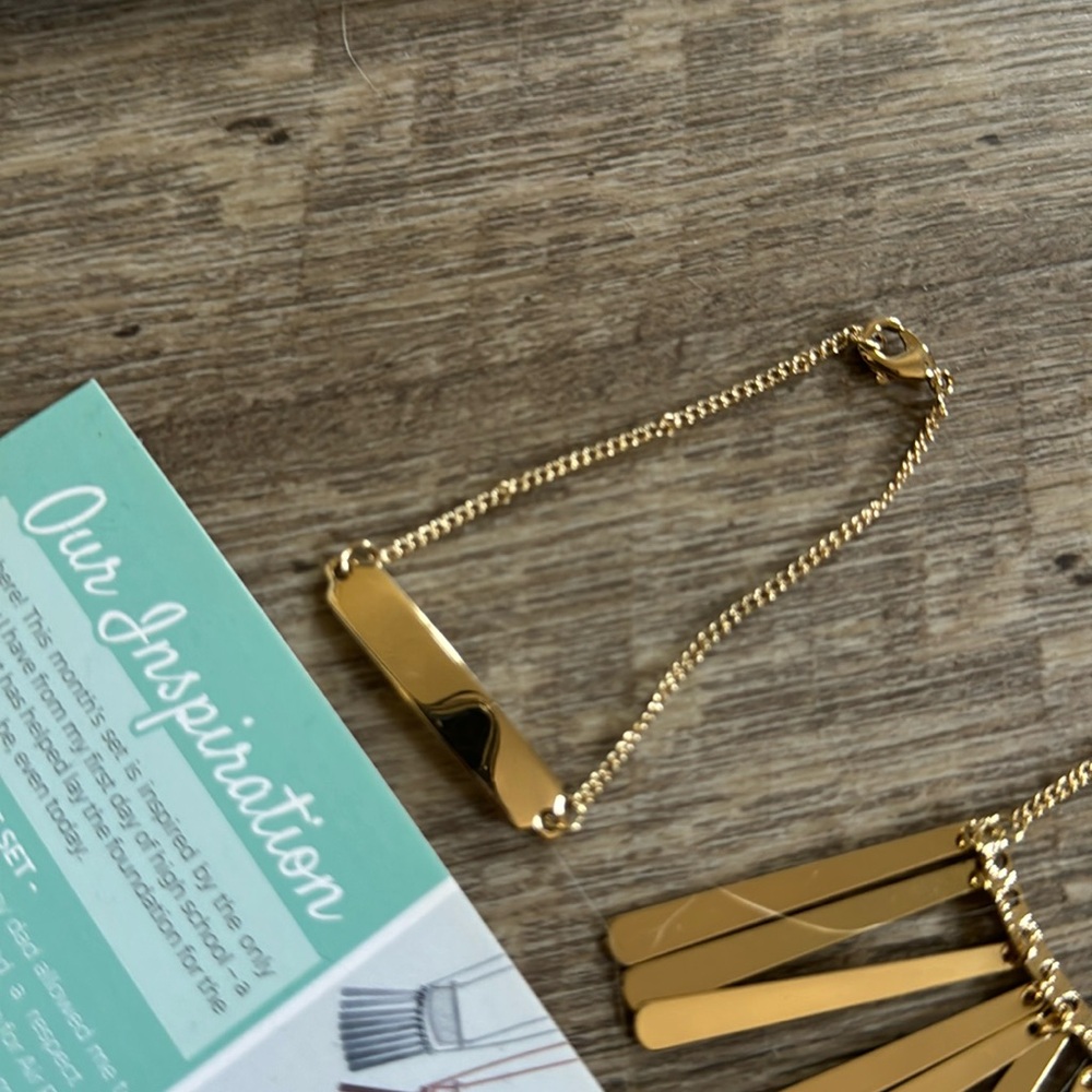 Mint mongoose eight bracelet (part of set)